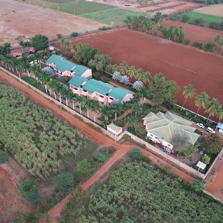 Krishna Heritage Resort Бадами Екстериор снимка