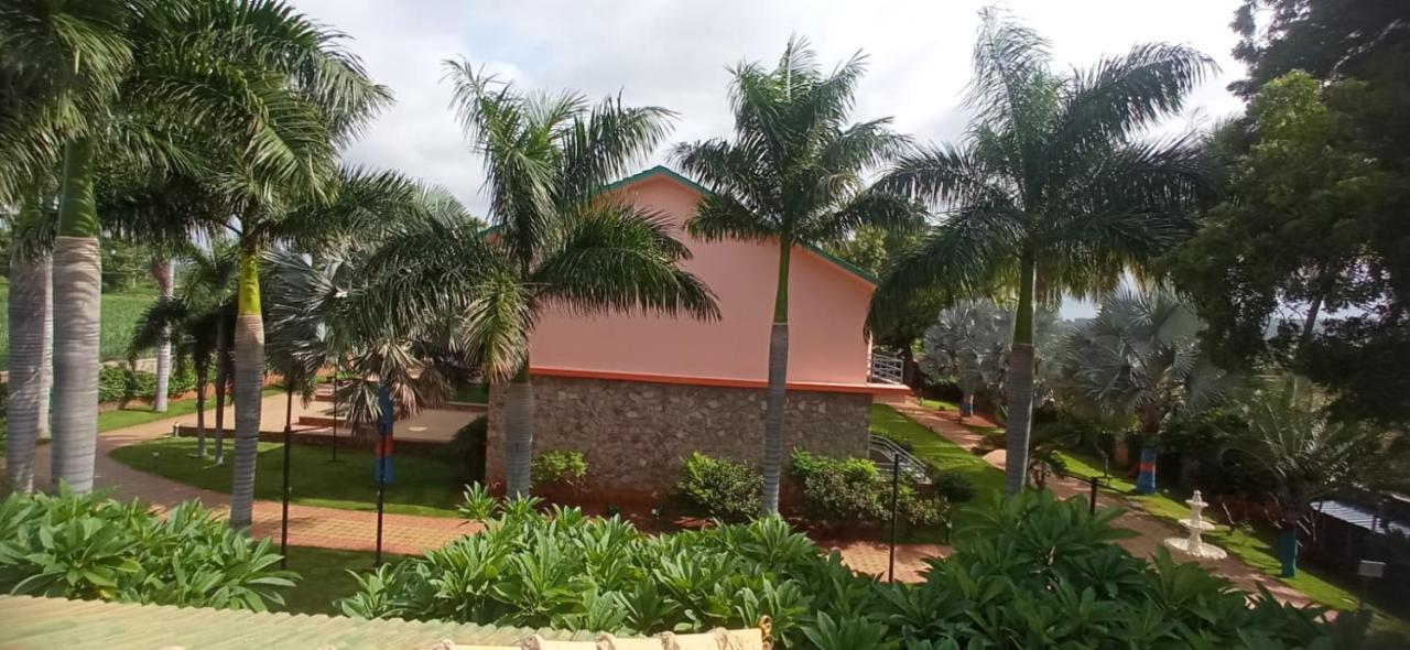 Krishna Heritage Resort Бадами Екстериор снимка